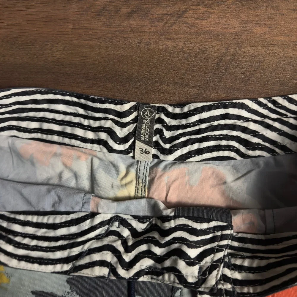 Volcom Stoneys Mens 36 Board Shorts Charcoal‎ Gray Floral Yellow Orange Stretch